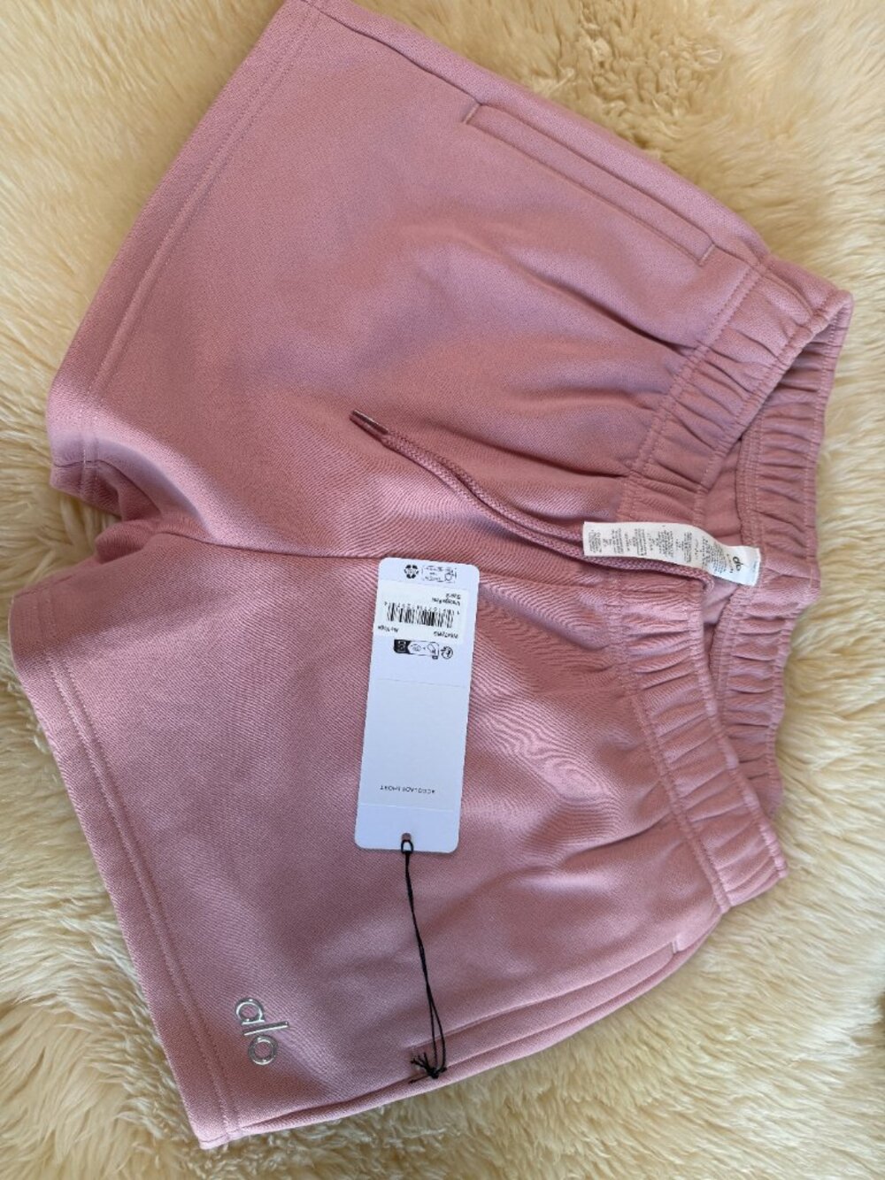 NWT Alo Yoga Accolade Crew Pullover & Short Set Vintage Pink S 🎒✨ BTS - Picture 13 of 16